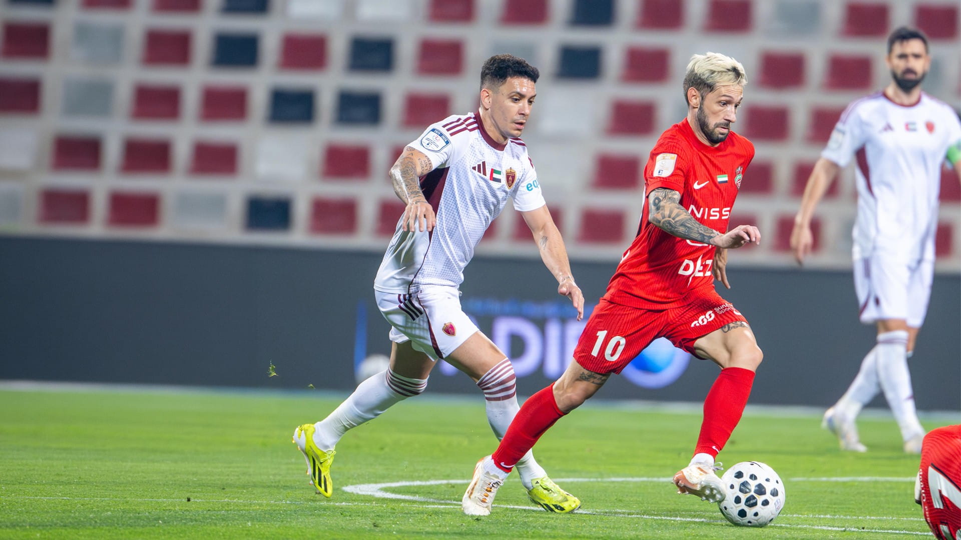 التعادل يحسم قمة شباب الأهلي والوحدة في دوري أدنوك للمحترفين 