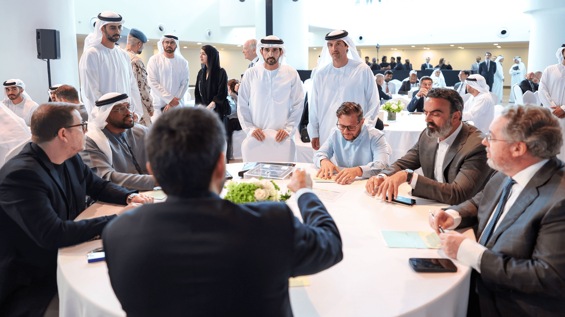 Hamdan bin Mohammed attends Dubai Majlis with business leaders
