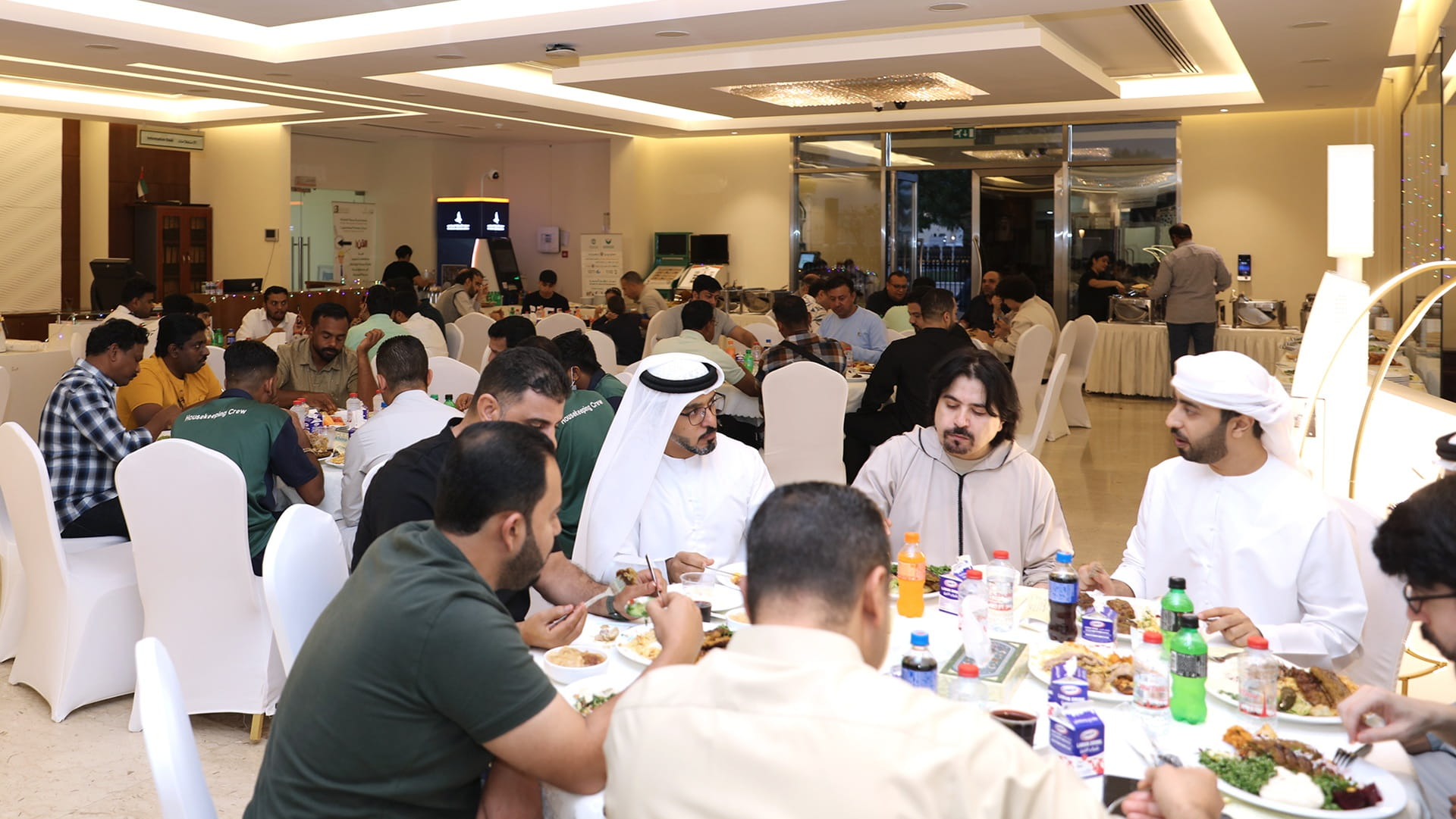 صورة بعنوان: "أشغال الشارقة" تنظم إفطاراً جماعياً لموظفيها 