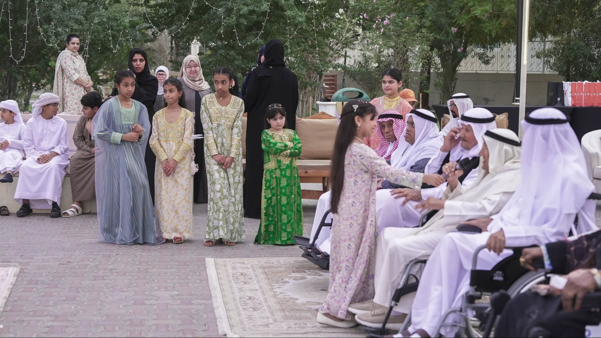 أطفال الشارقة تغرس قيم العمل الإنساني في نفوس منتسبيها 