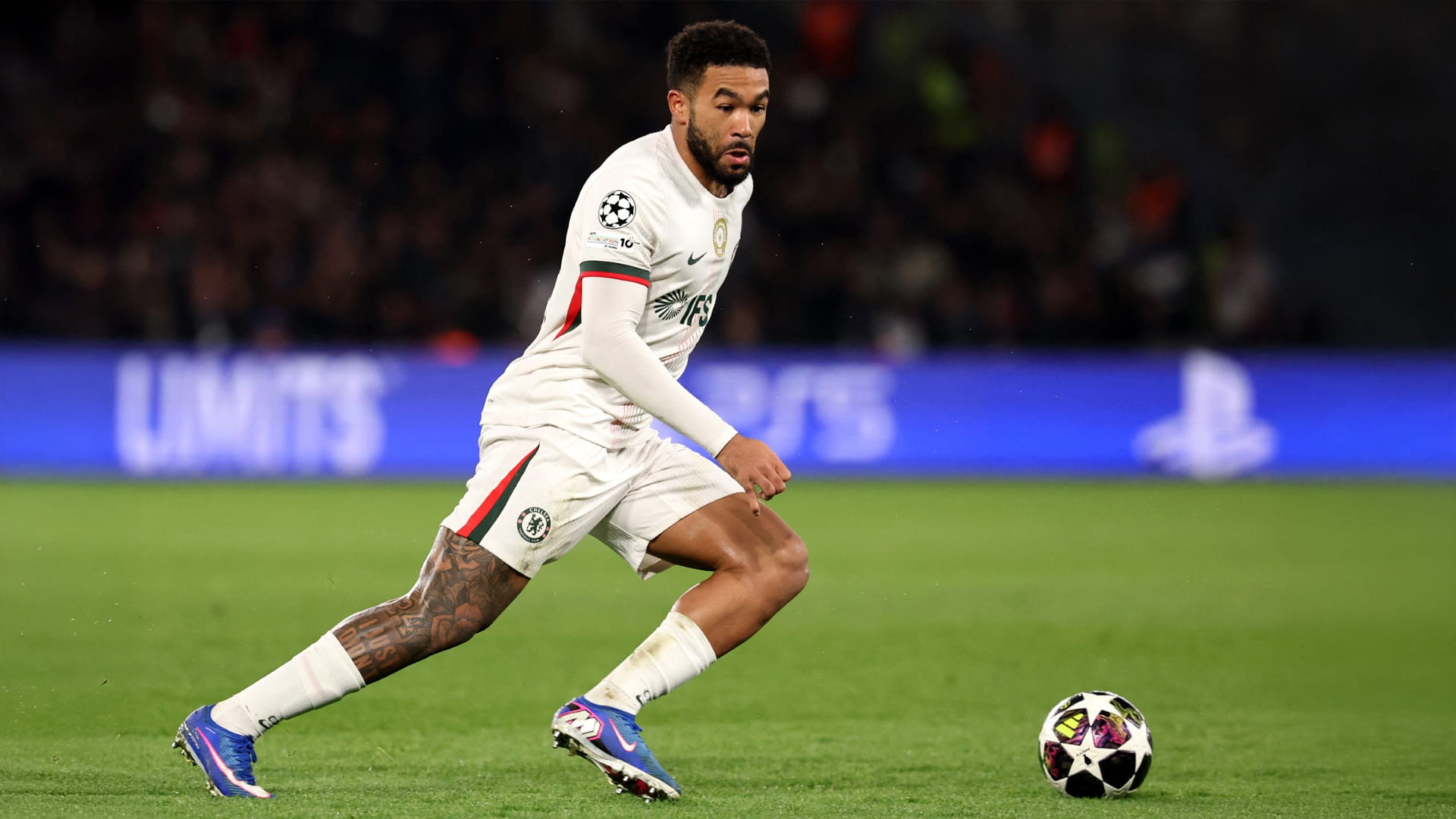 تشلسي الإنجليزي يجدد عقد نجمه الدولي جيمس