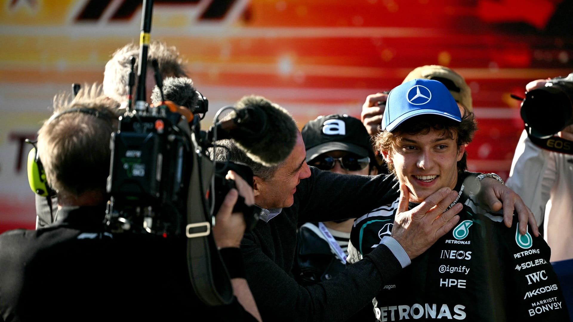 صورة بعنوان: أنتونيلي أصغر سائق ينطلق من المركز الأول في تاريخ الفورمولا 1 