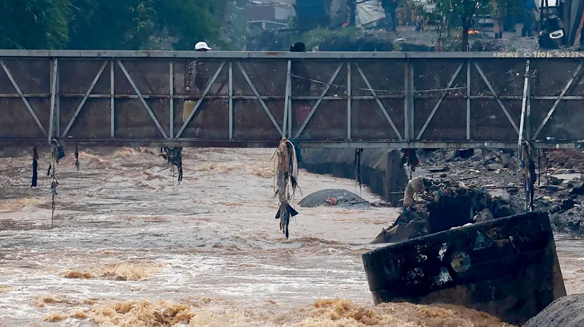 صورة بعنوان: إثيوبيا تعلن الحداد بعد ارتفاع وفيات الفيضانات جنوباً إلى 80 
