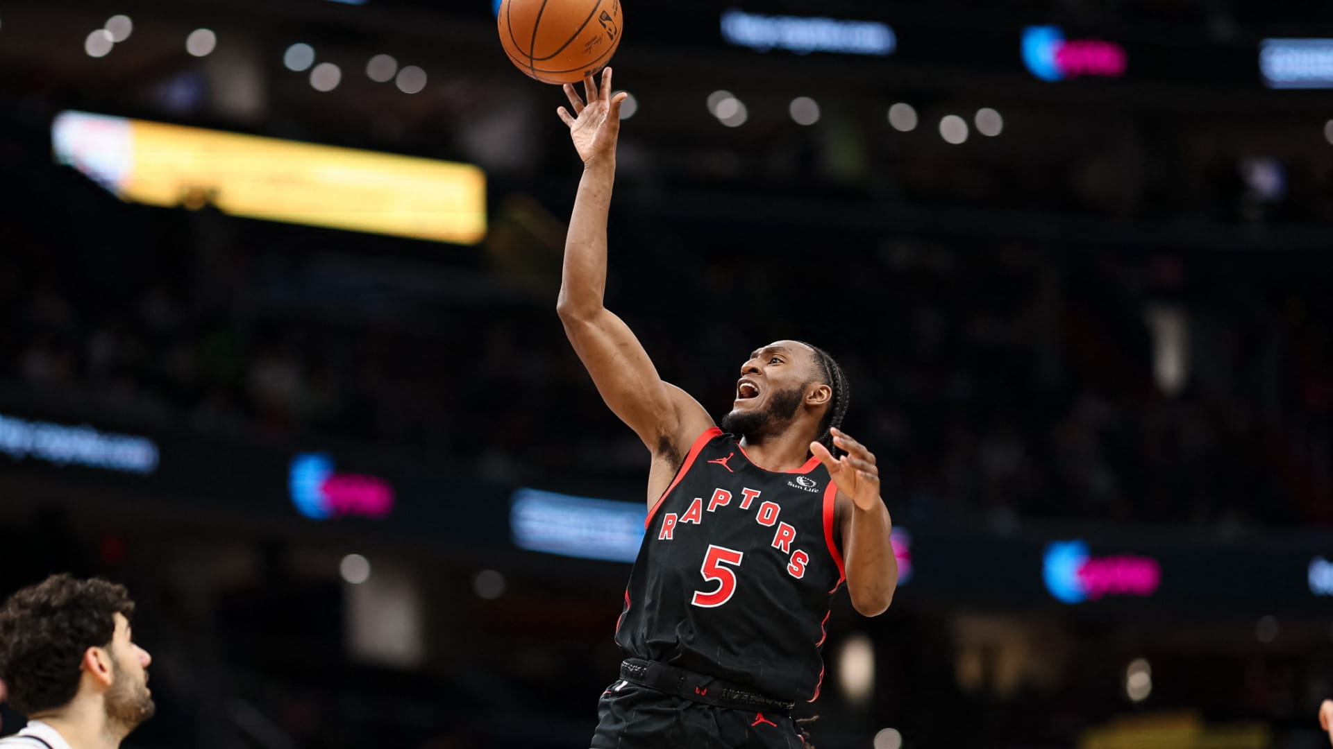 تورنتو يحقق فوزاً صعباً من أمام فينيكس في السلة الأميركية 