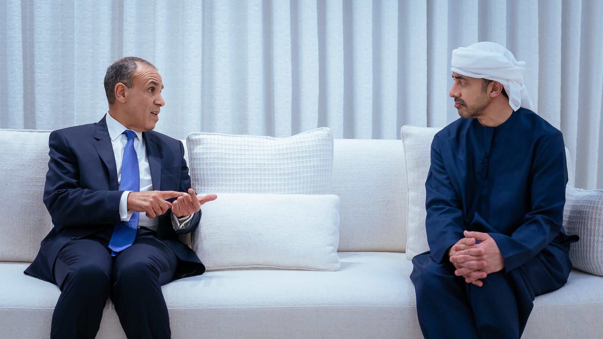 Abdullah bin Zayed receives Egyptian Foreign Minister 