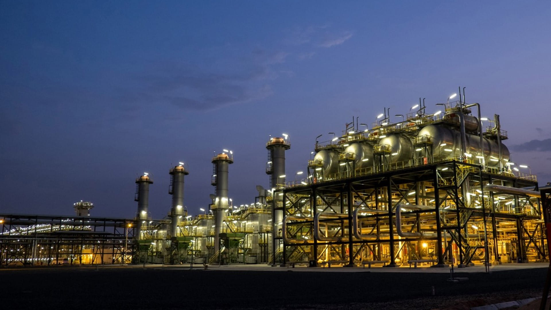 Competent teams manage to bring fire under control at Shah field