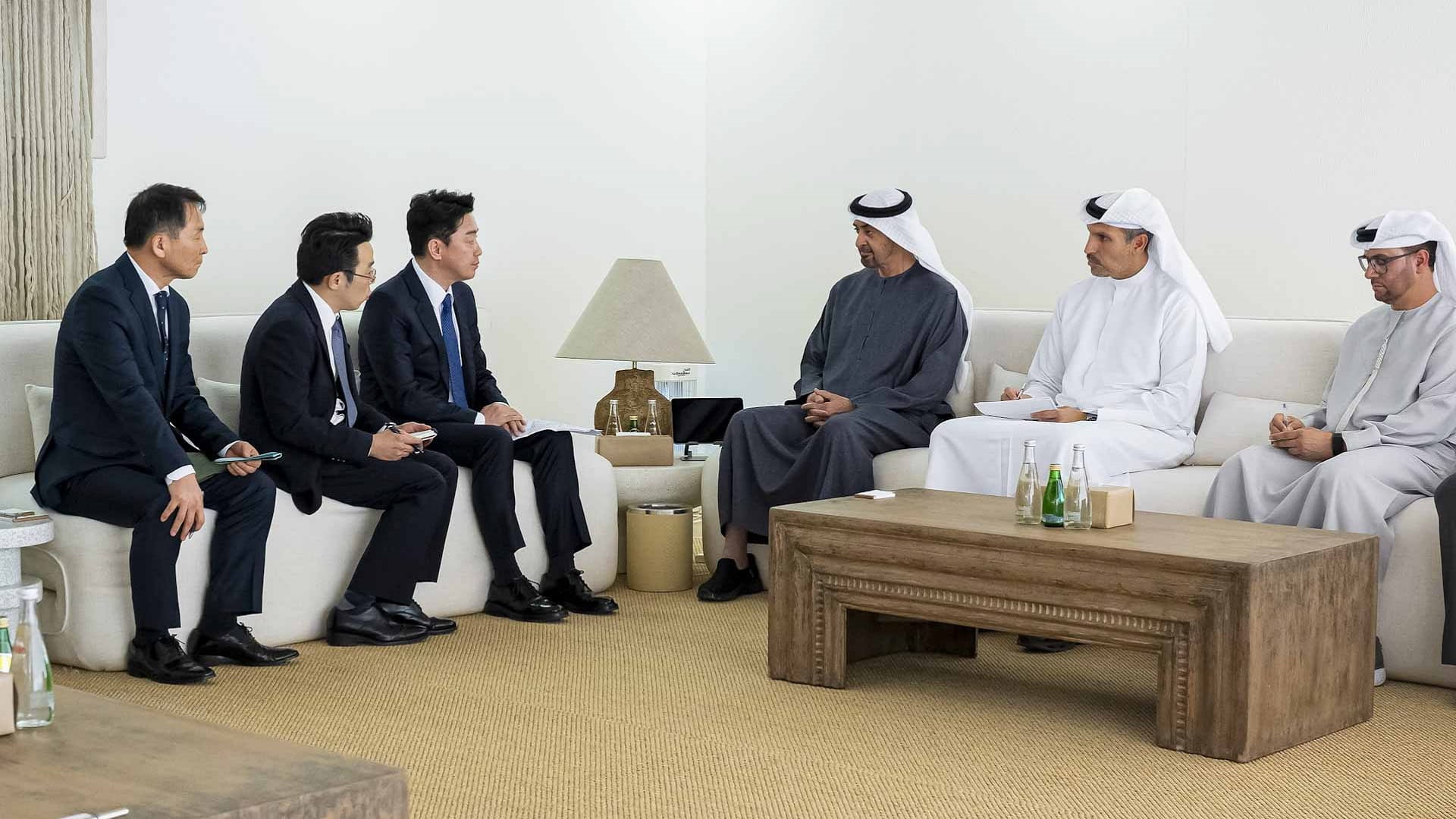 UAE President receives Envoy of President of Republic of Korea 