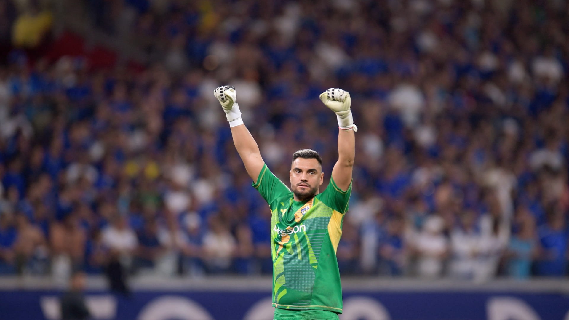 Image for the title: Sergio Romero announces his retirement from football 