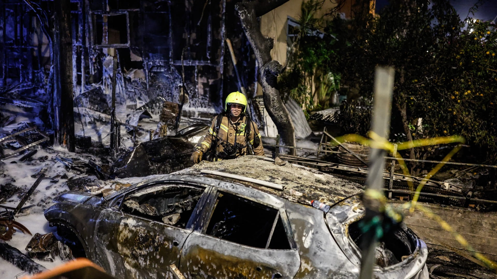 غارات إسرائيلية تستهدف ضواحي بيروت والنزوح يتجاوز المليون