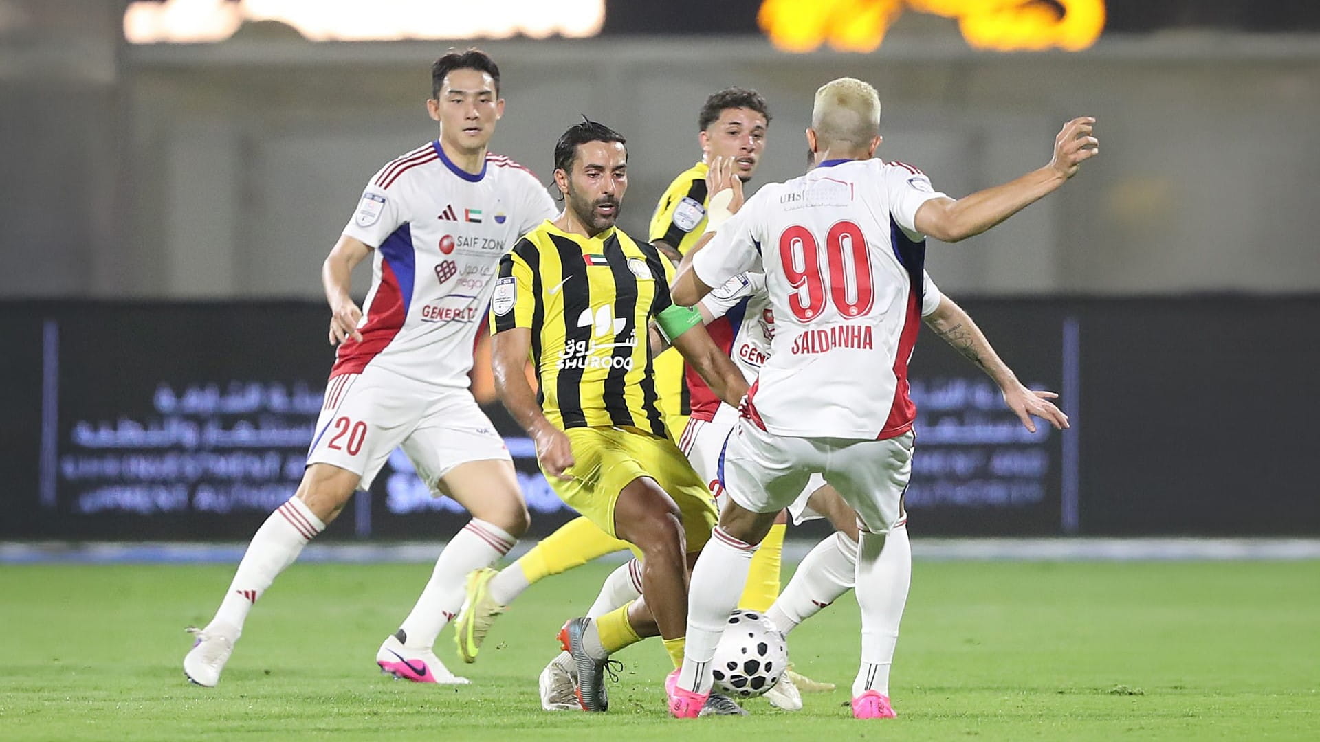 التعادل يحسم لقاء كلباء والشارقة في دوري أدنوك للمحترفين