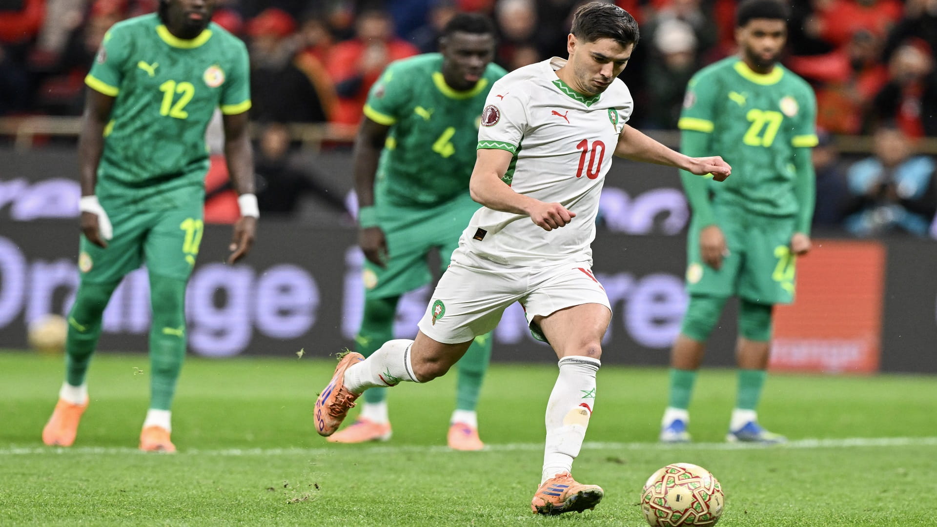 تجريد السنغال من لقب كأس الأمم الإفريقية لكرة القدم ومنحه للمغرب