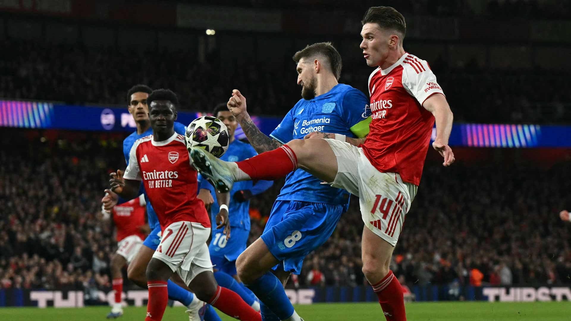 أرسنال يحجز مقعده في ربع نهائي الأبطال