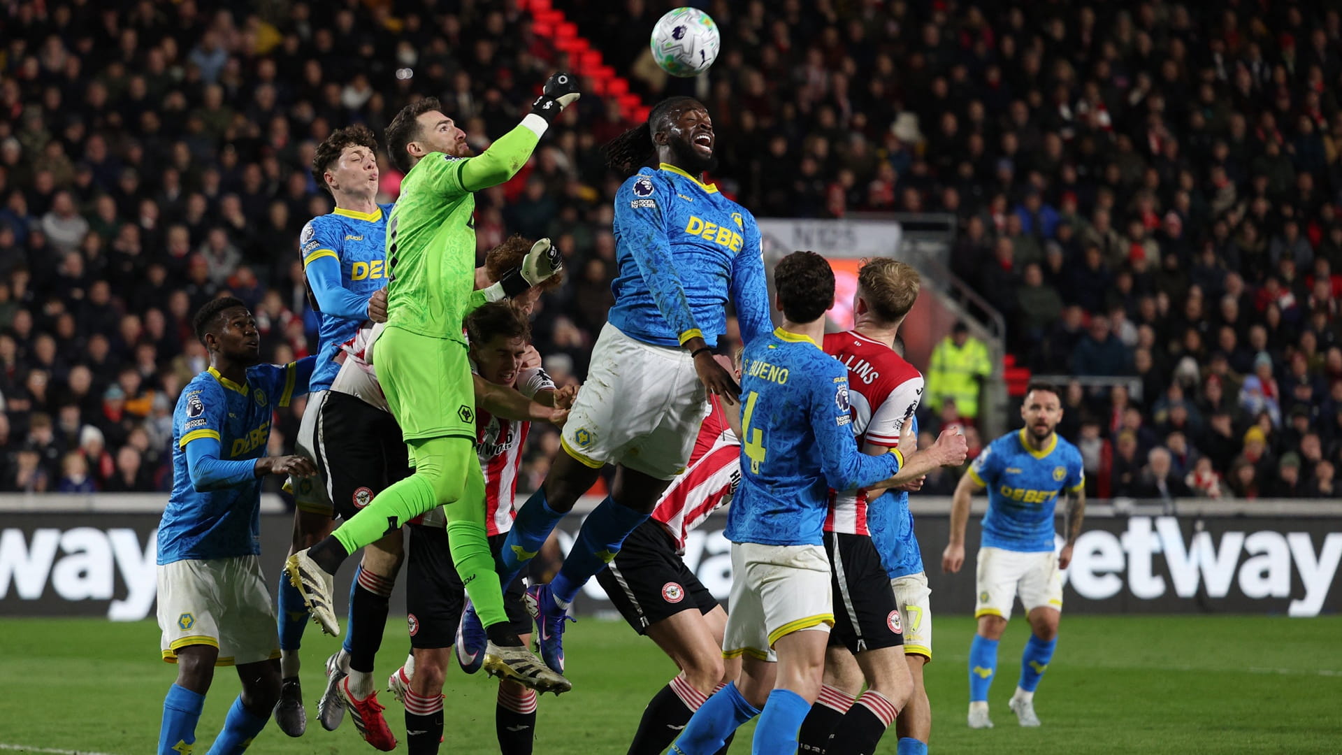 Image for the title: Wolverhampton gets near relegation zone in the English League 