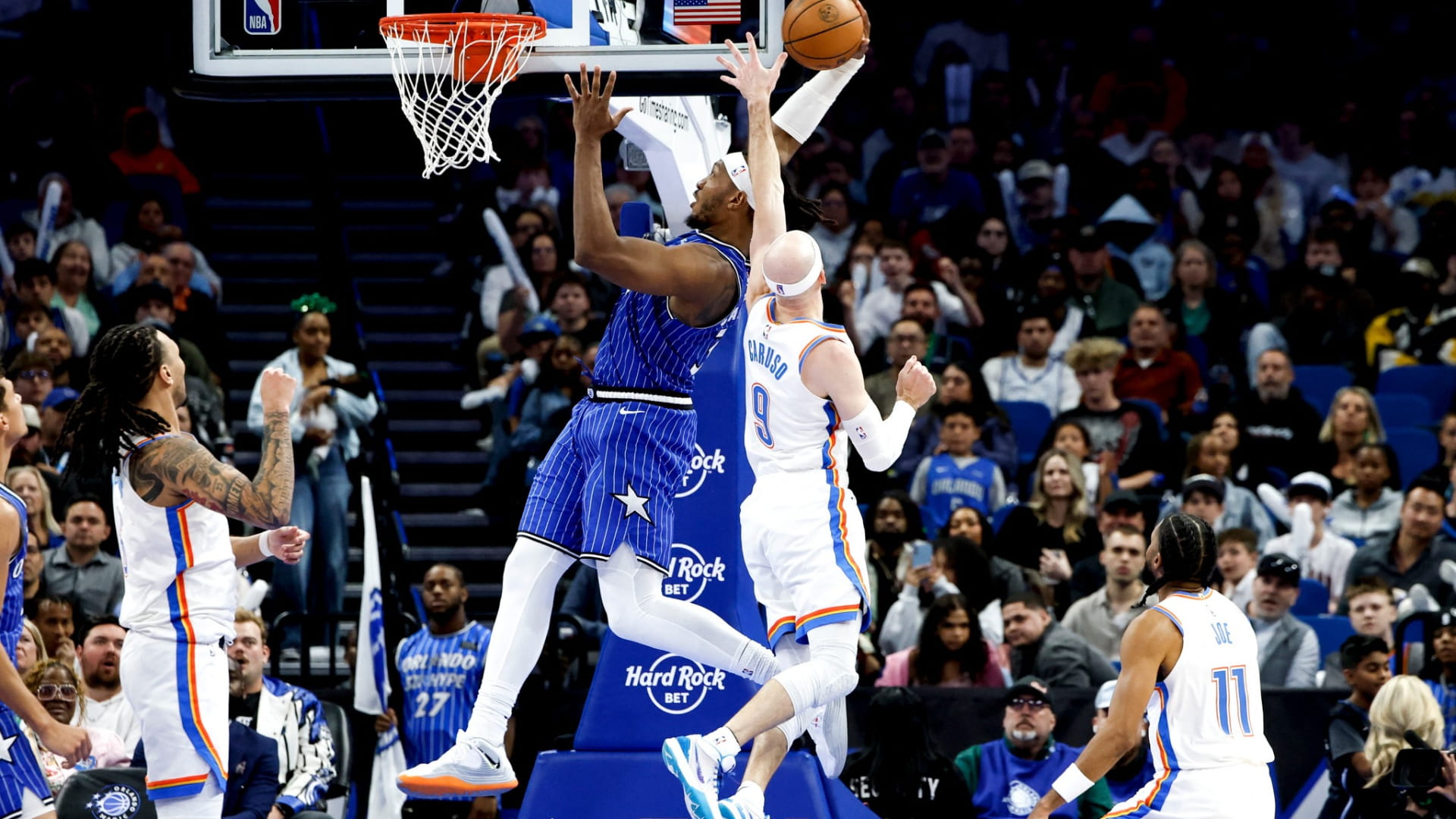 أوكلاهوما سيتي يتأهل للأدوار الإقصائية في السلة الأميركية 