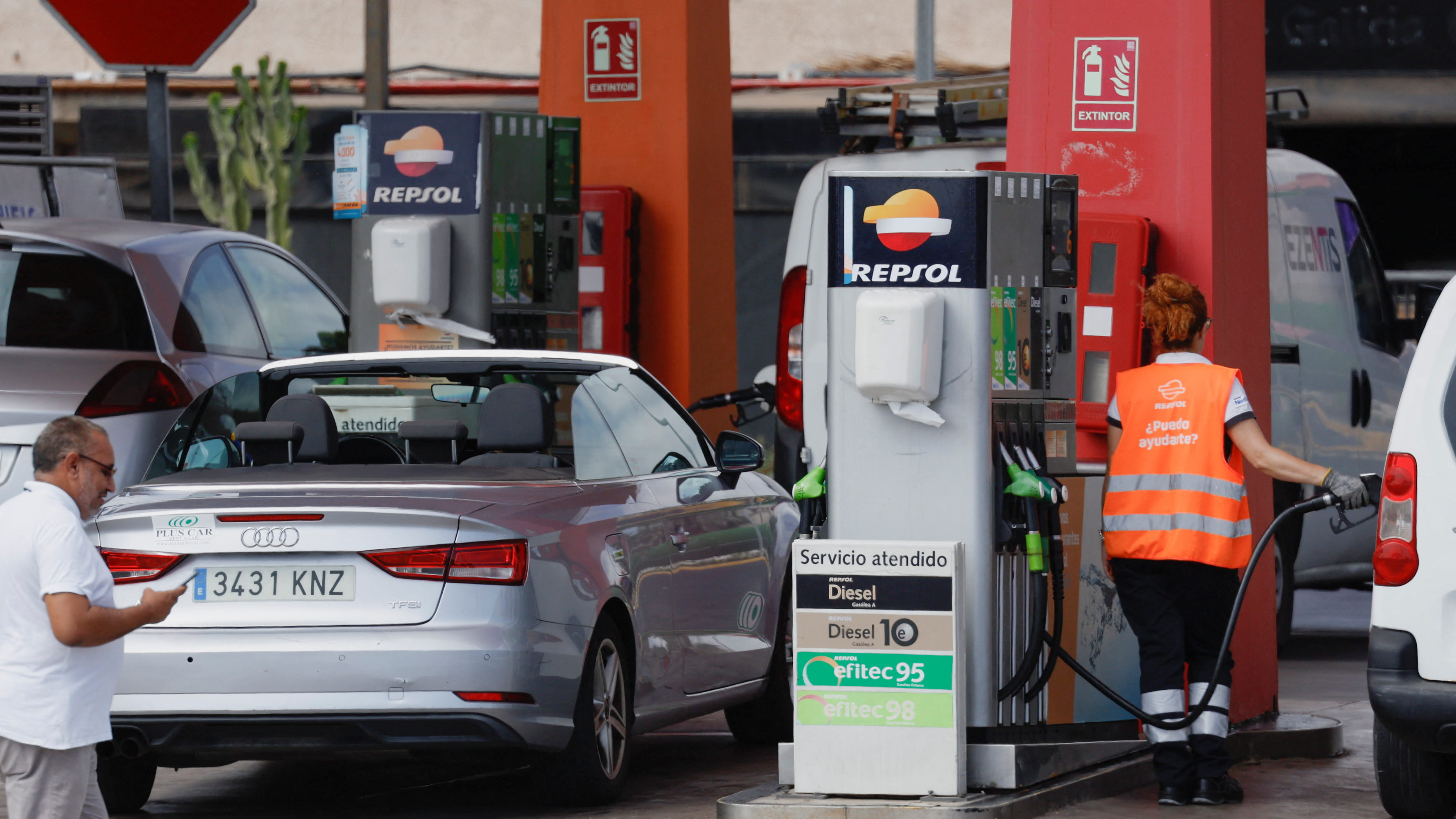 إسبانيا تخفض ضريبة القيمة المضافة على الوقود بسبب حرب إيران