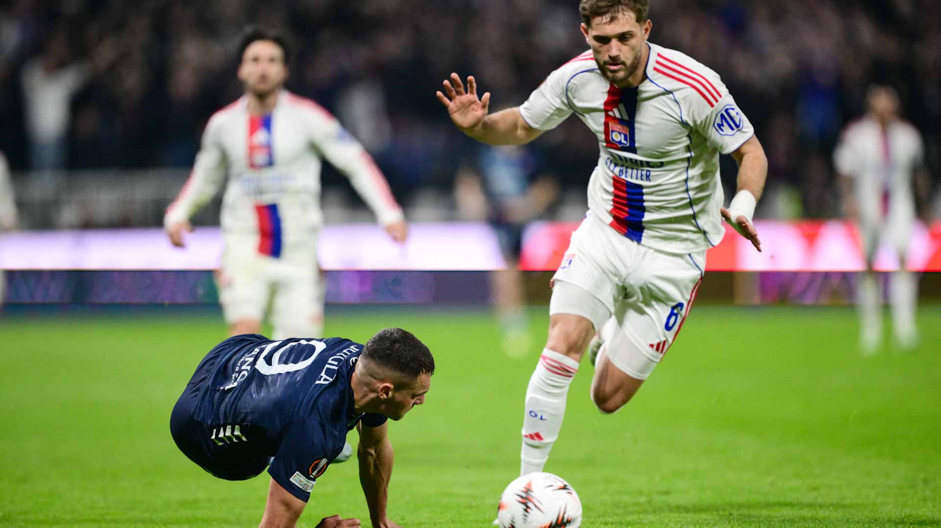 ليون الفرنسي يودع بطولة الدوري الأوروبي لكرة القدم 