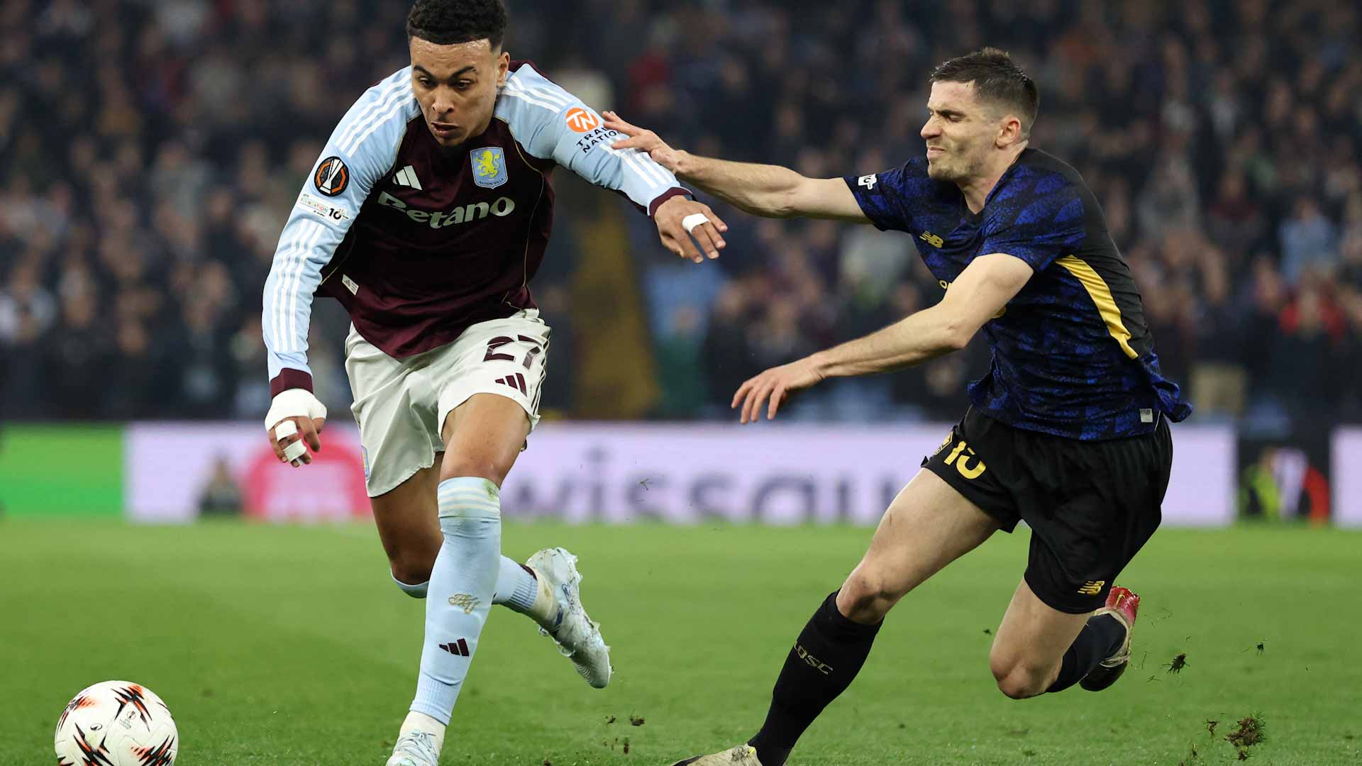 أستون فيلا يبلغ ربع نهائي بطولة الدوري الأوروبي 