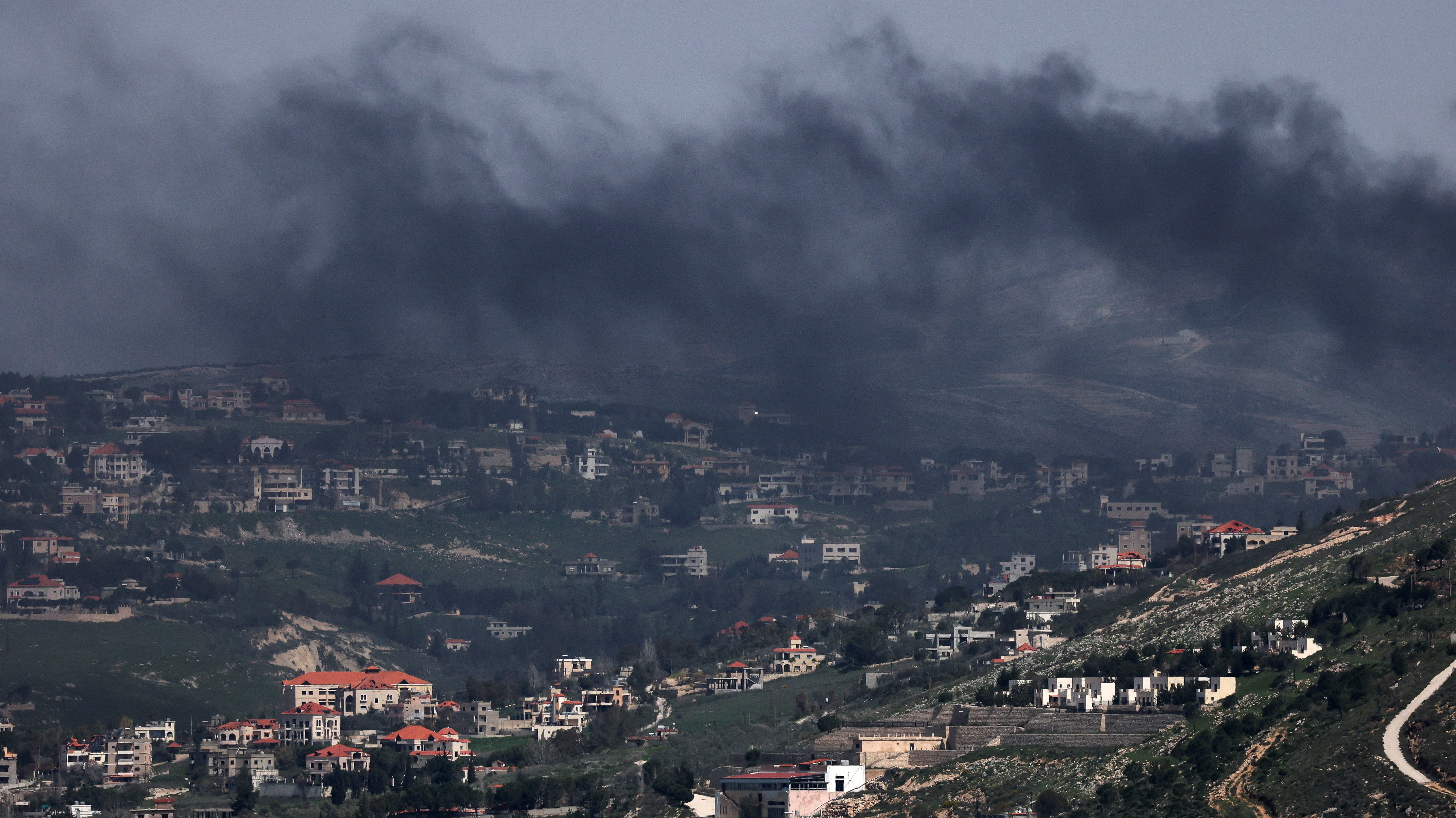 عدد ضحايا الغارات الإسرائيلية على لبنان يرتفع إلى 1021 وفاة 