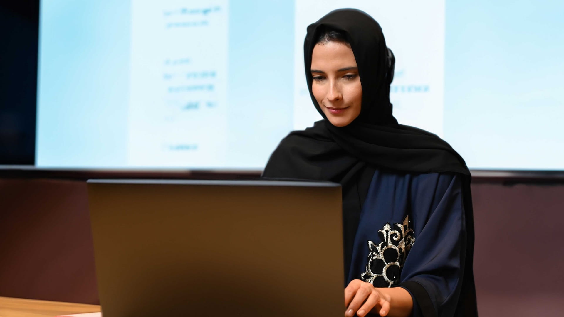 صورة بعنوان: وزارة التربية والتعليم تطبق التعلم عن بعد مع انطلاق الفصل الثالث 