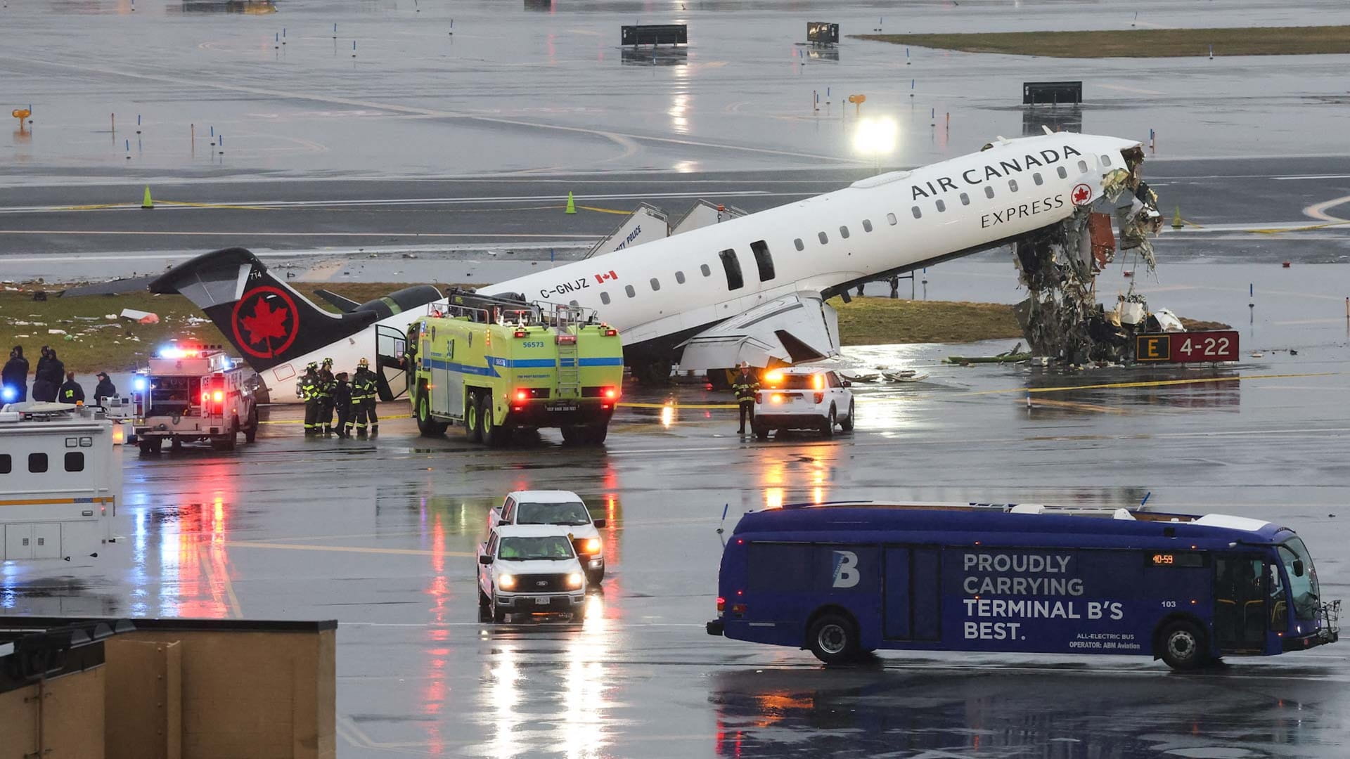 LaGuardia Runway crash kills two pilots