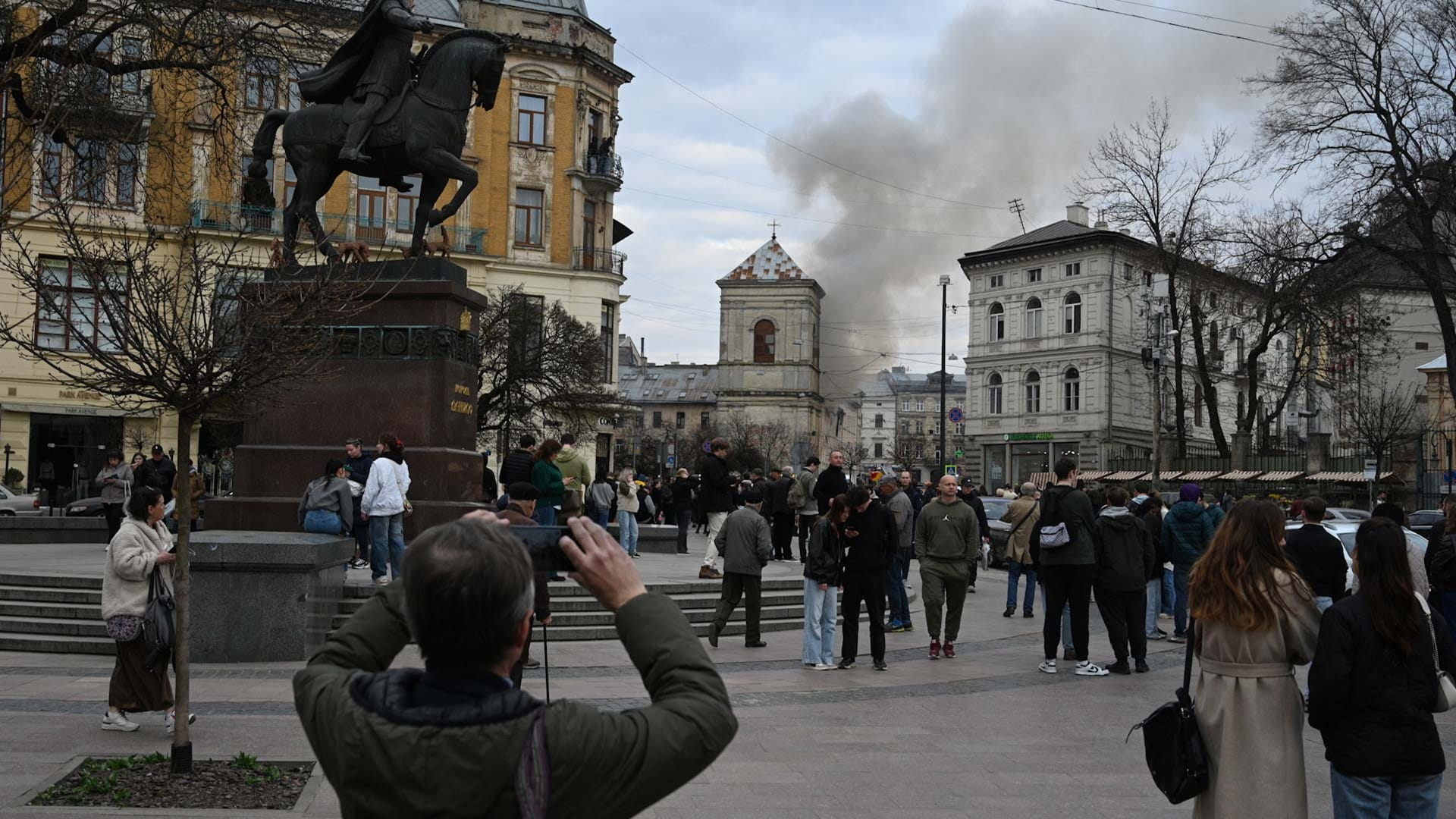 Russia launches 1,000-drone assault on Ukraine, killing eight