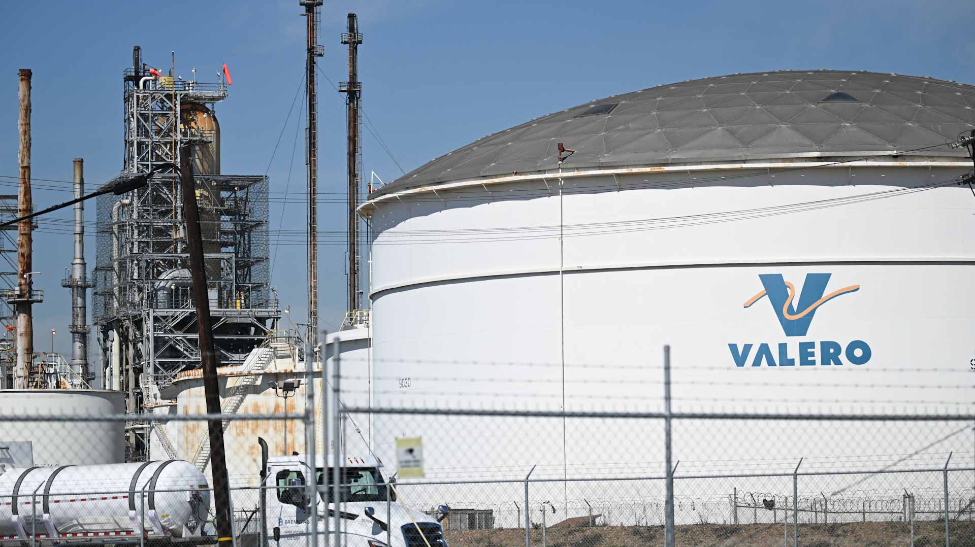 انفجار ضخم يهز مصفاة للنفط بولاية تكساس الأميركية 