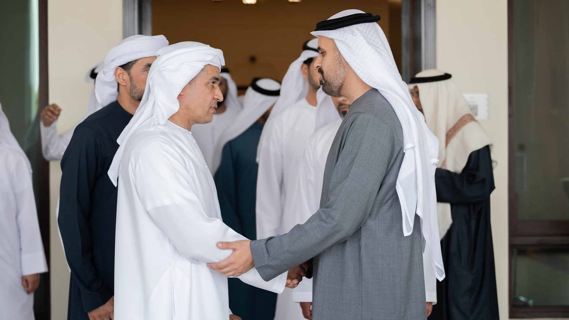 ذياب بن محمد بن زايد يقدم واجب العزاء في وفاة علي عبدالله العبيدلي