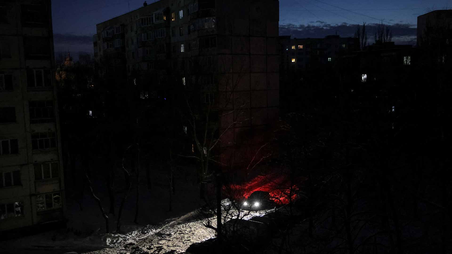 هجوم روسي عنيف يقطع الكهرباء عن 150 ألف في تشيرنيهيف الأوكرانية