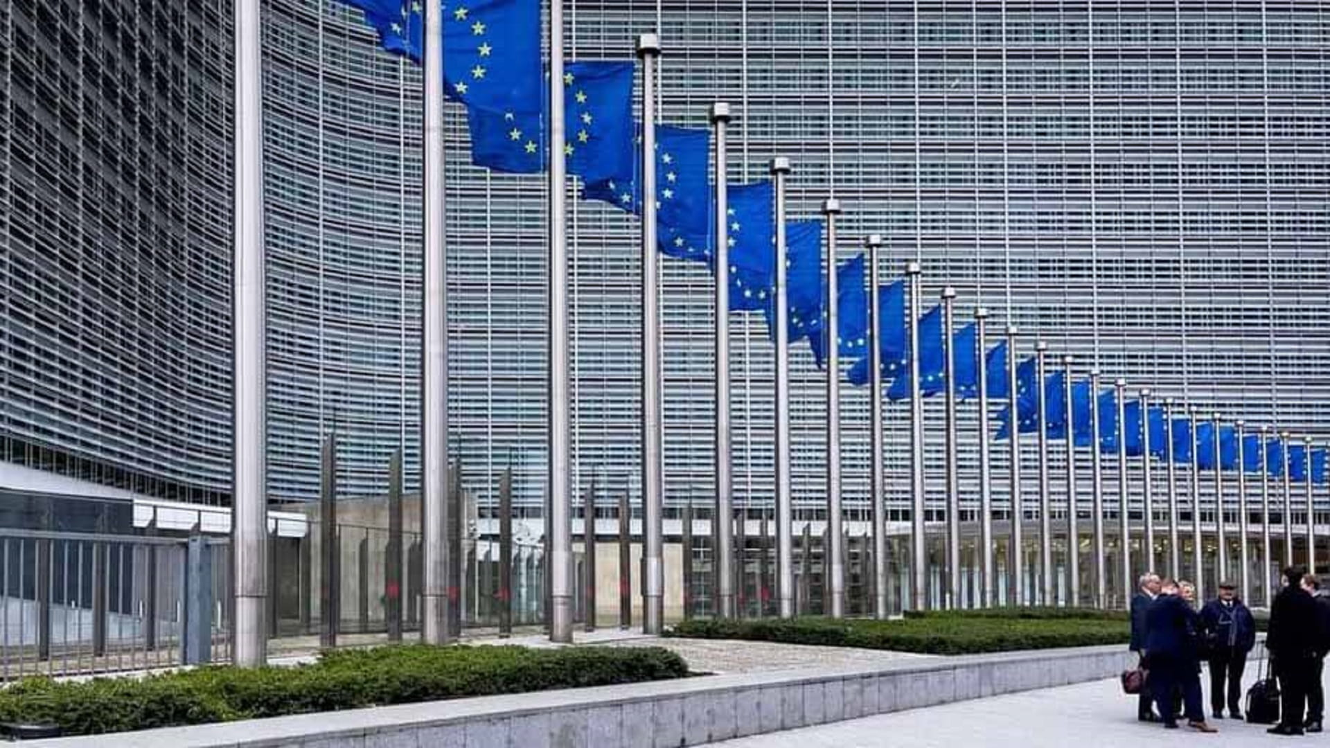 البرلمان الأوروبي يقر خطة تفاوضية لتنفيذ اتفاق "ترنبيري" مع أميركا