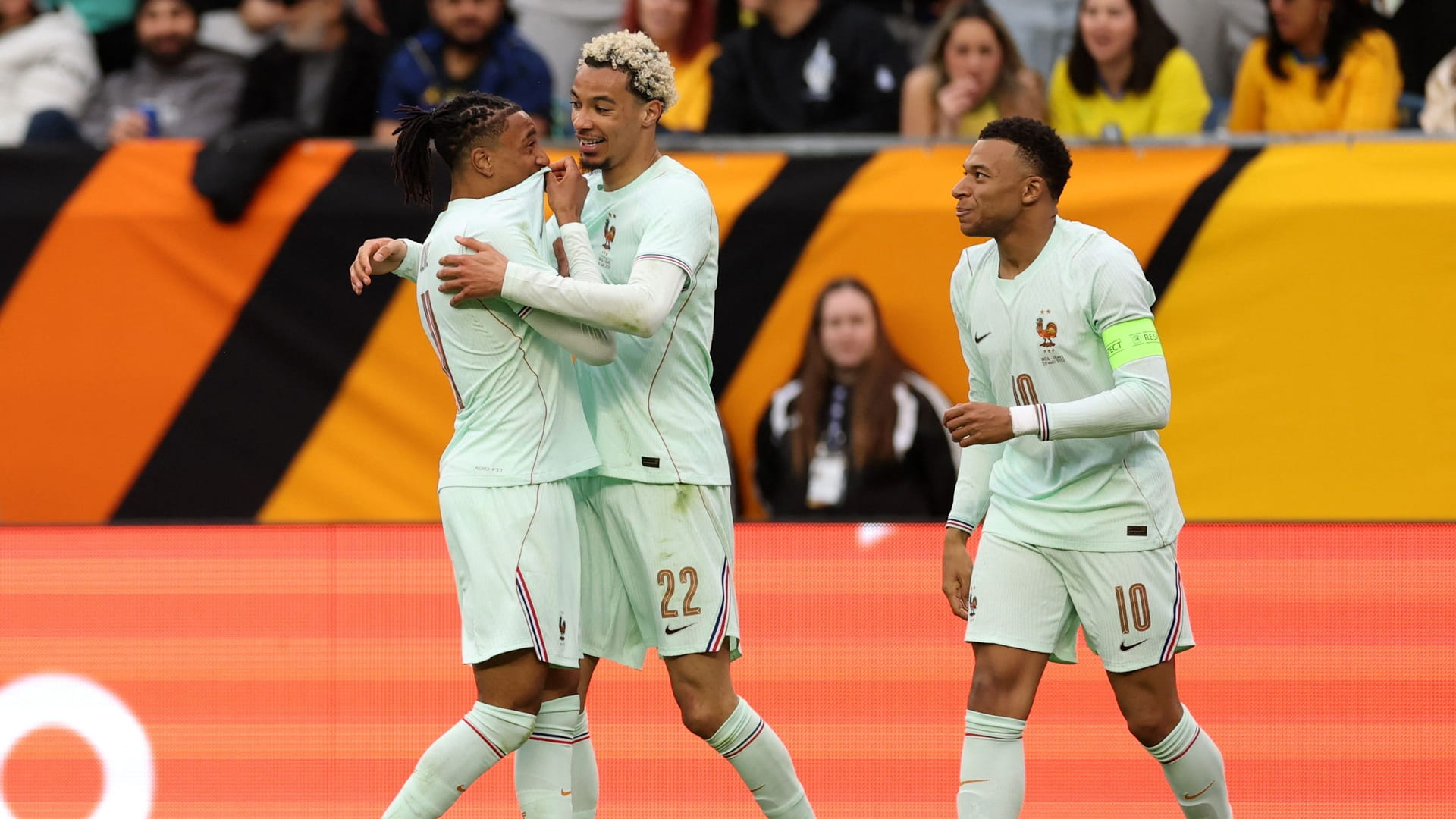 مبابي يقود منتخب فرنسا للفوز على نظيره البرازيلي ودياً