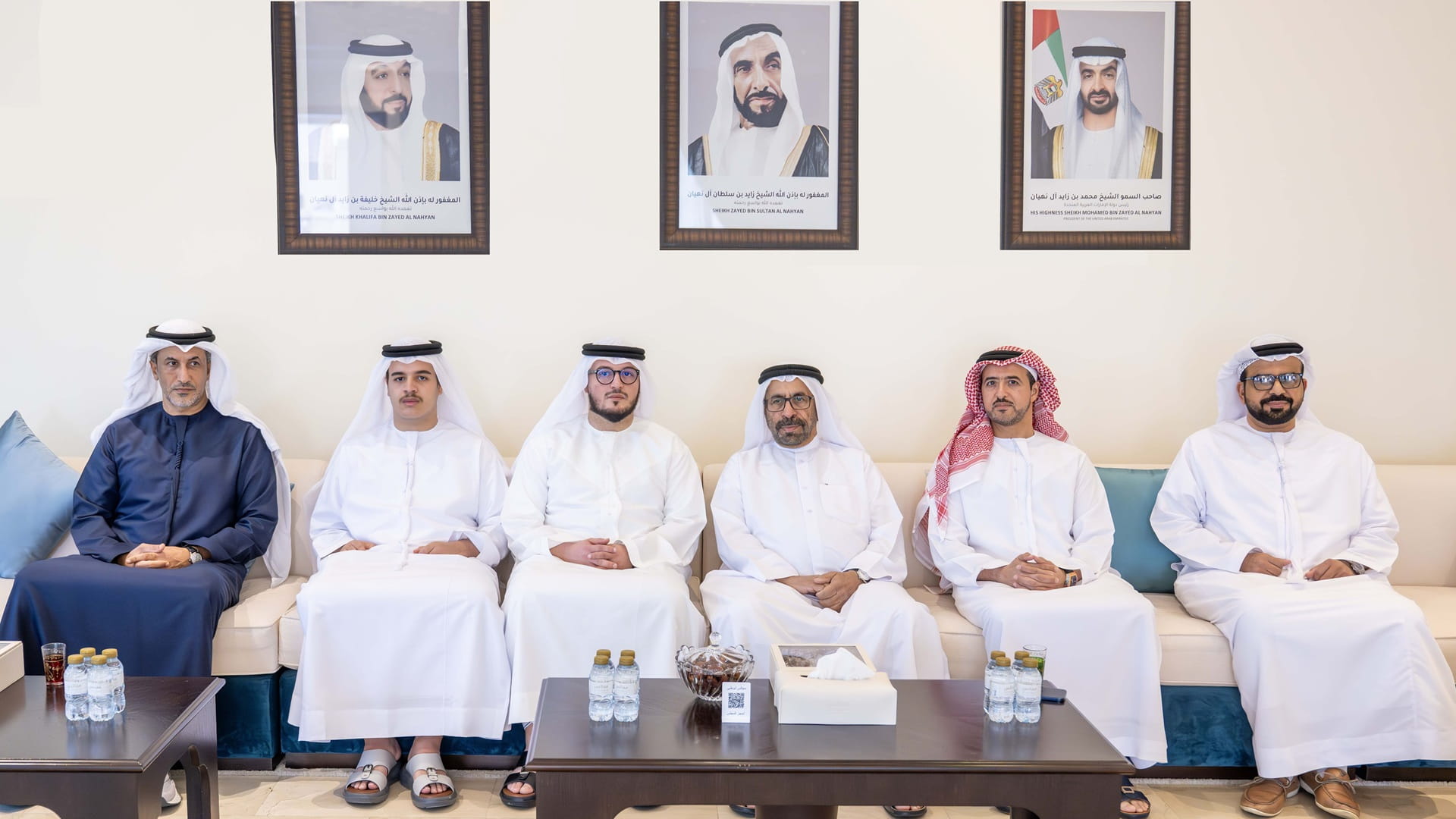 خليفة وسعيد ينقلان تعازي عبدالله بن زايد لأسرة الشهيد محمد أزنيبلة