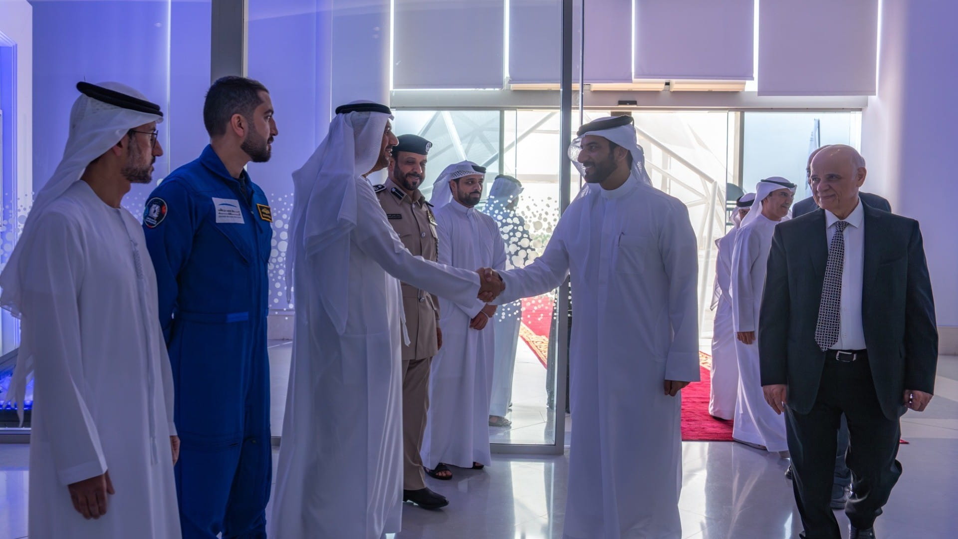 سلطان بن أحمد القاسمي يشهد إطلاق القمر الصناعي "الشارقة سات 2"