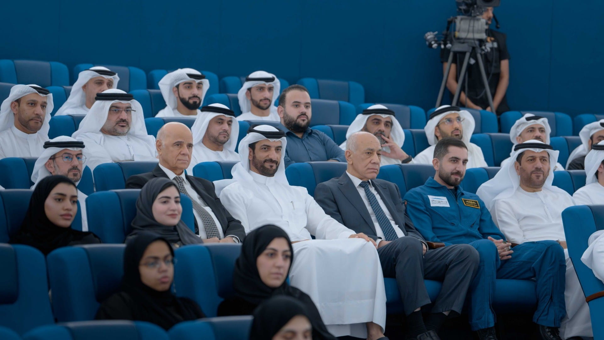 سلطان بن أحمد يطلق الهوية المؤسسية لمجمع الشارقة للفضاء والفلك