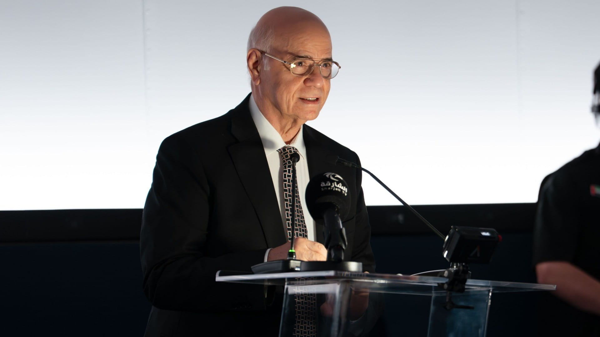 سلطان بن أحمد يطلق الهوية المؤسسية لمجمع الشارقة للفضاء والفلك