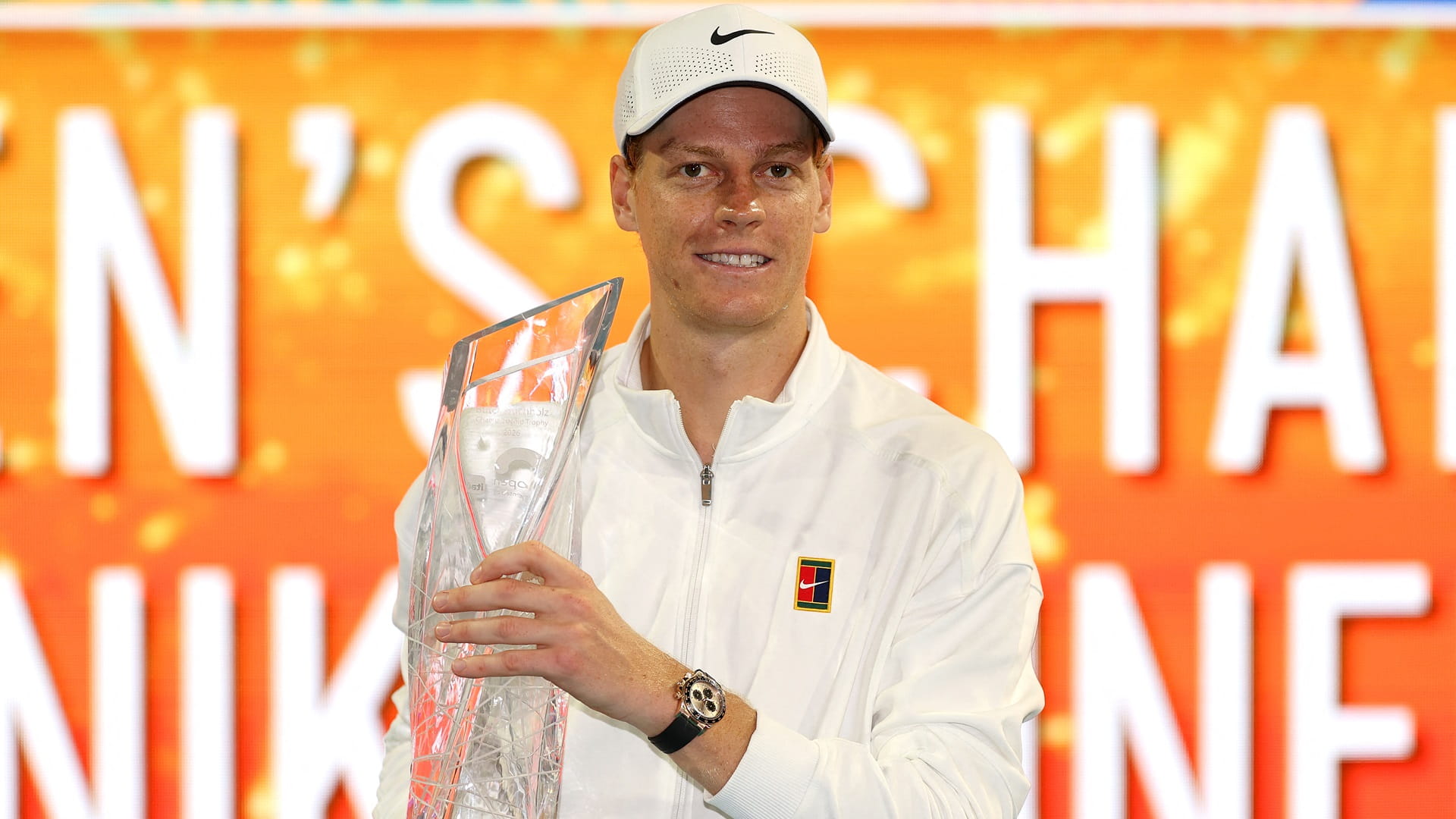 الإيطالي سينر يتوج بلقب بطولة ميامي للتنس 