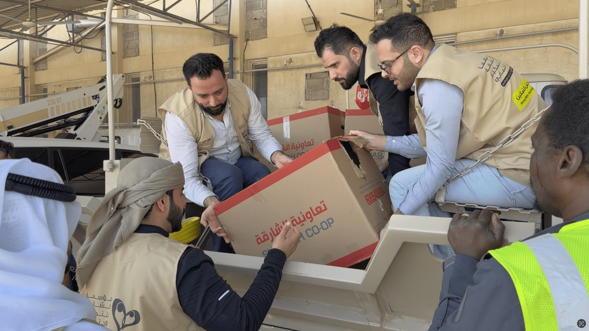 صورة بعنوان: "تمكين الشارقة" تنفذ مبادرة لدعم الأسر المتضررة من "منخفض العزم" 