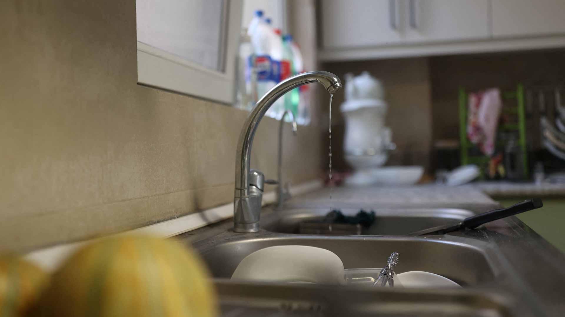 توقف محطة تحلية مياه في جزيرة قشم الإيرانية عن العمل نتيجة القصف  