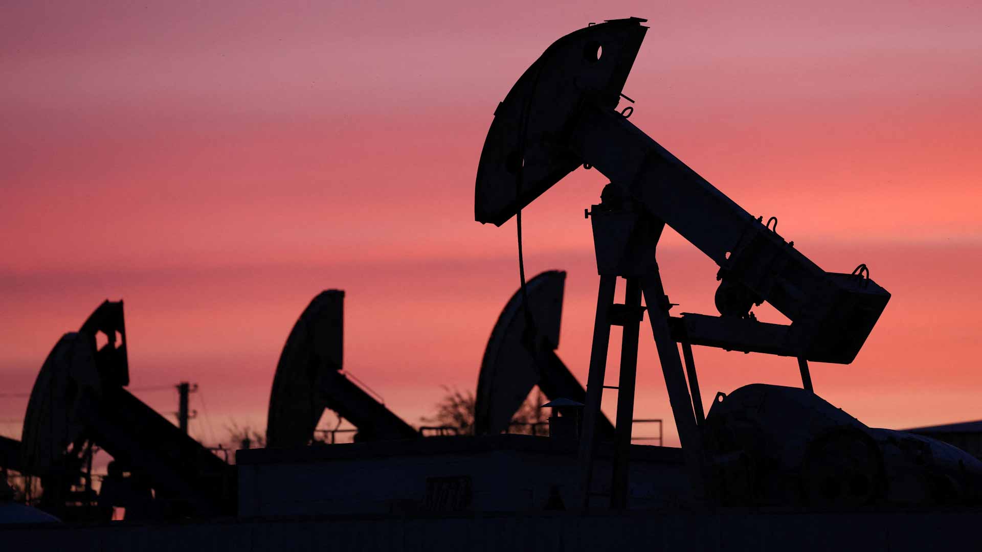 النفط يقفز6%بعد الاعتداءات الإيرانيةالإرهابية الغادرة على الإمارات 