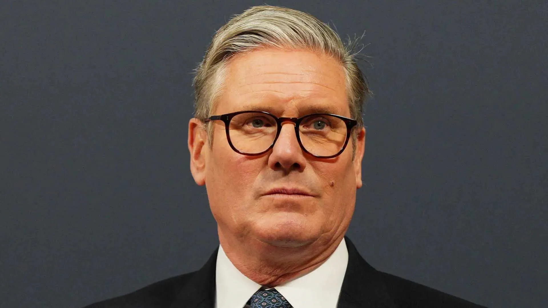 رئيس وزراء بريطانيا يندد بهجوم إيران على منشآت نفطية في الإمارات 