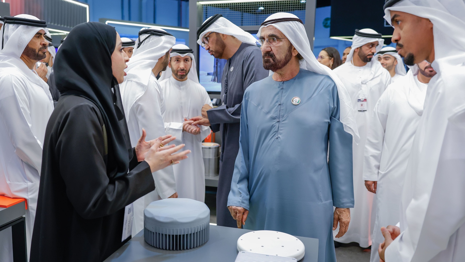 صورة بعنوان: محمد بن راشد: الإمارات تصنع المستقبل بسواعد أبنائها وأفكارهم 