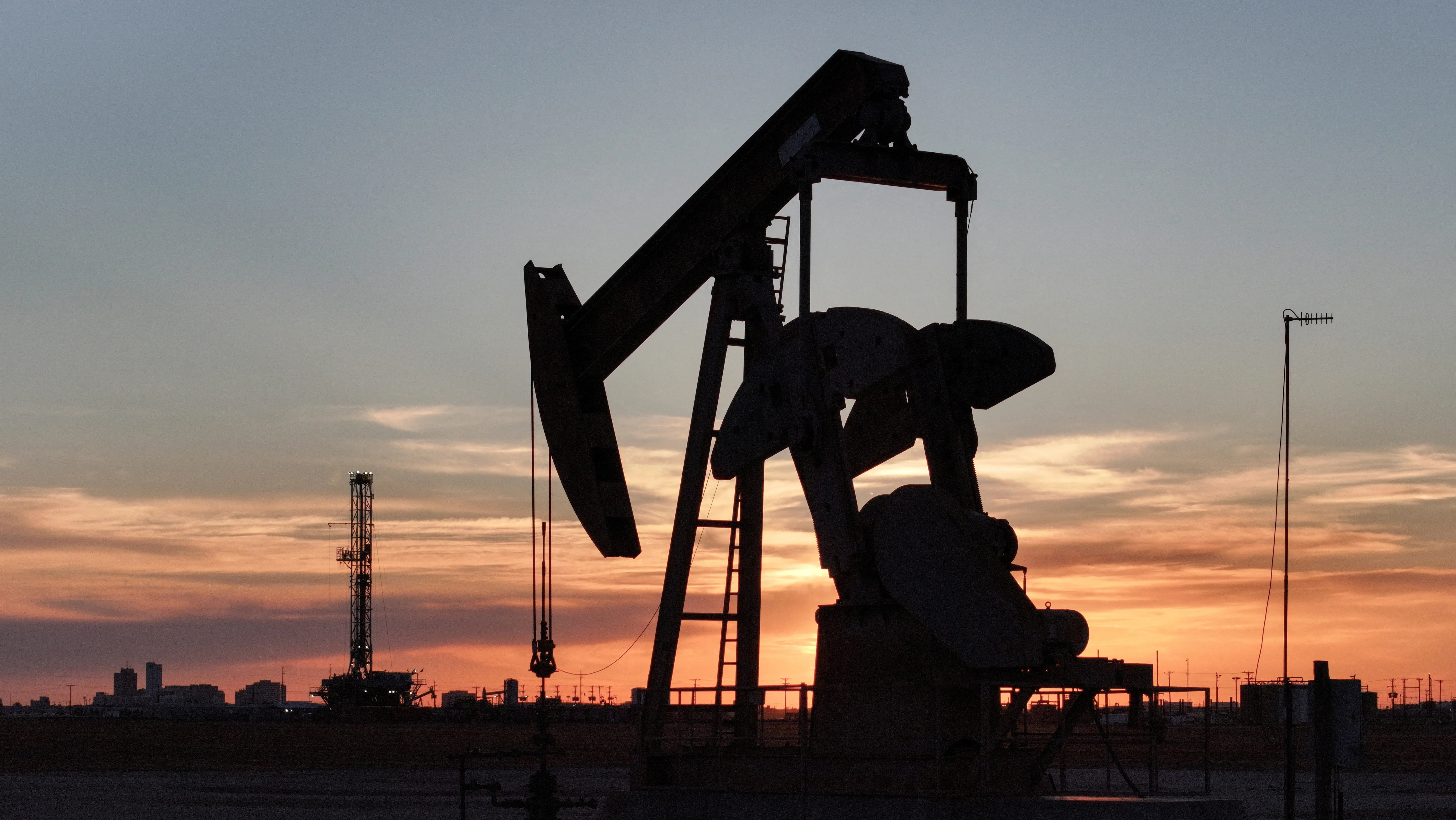 Oil prices rise as investors weigh Middle East peace prospects