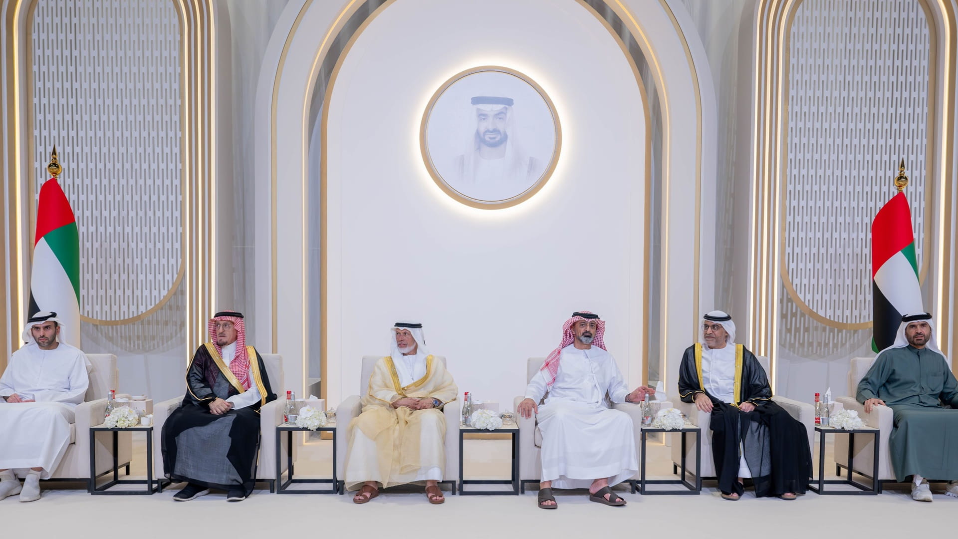 عمار بن حميد يشهد أفراح الغرير وبن حريز في دبي 