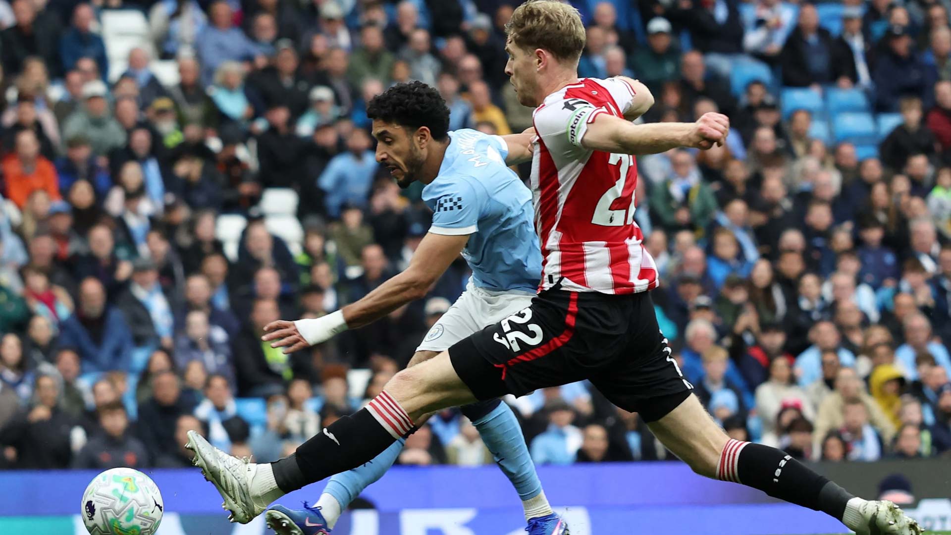 مانشستر سيتي يستمر في حلم الفوز بلقب الدوري الإنجليزي