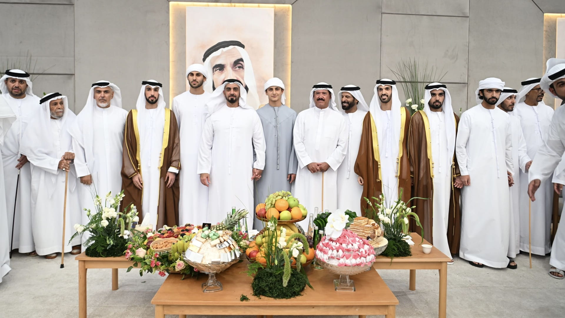 سيف بن زايد يحضر أفراح الشريفي والعامري والمزروعي بالعين 
