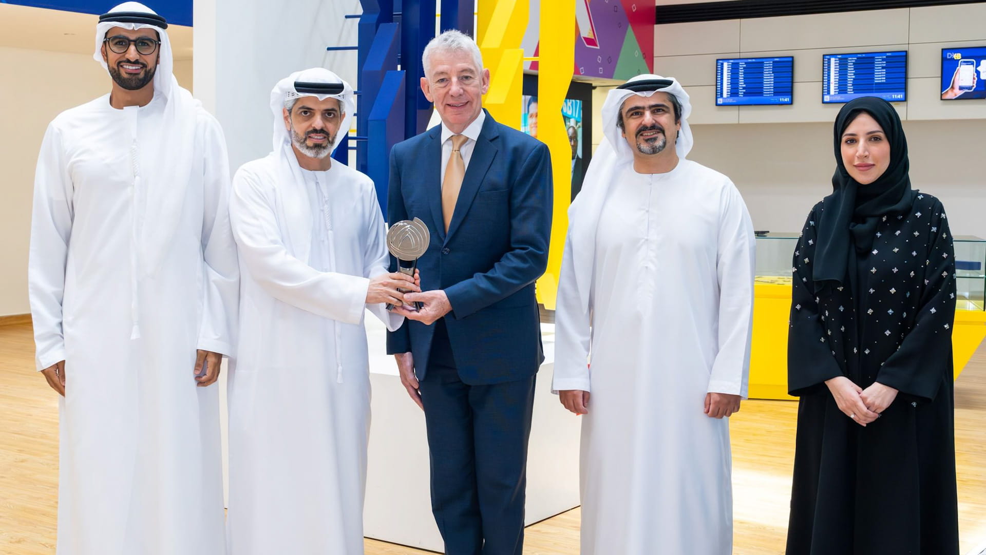 "مطارات دبي" تحصد جائزة "مكان العمل الاستثنائي لـ 2026" من "غالوب" 