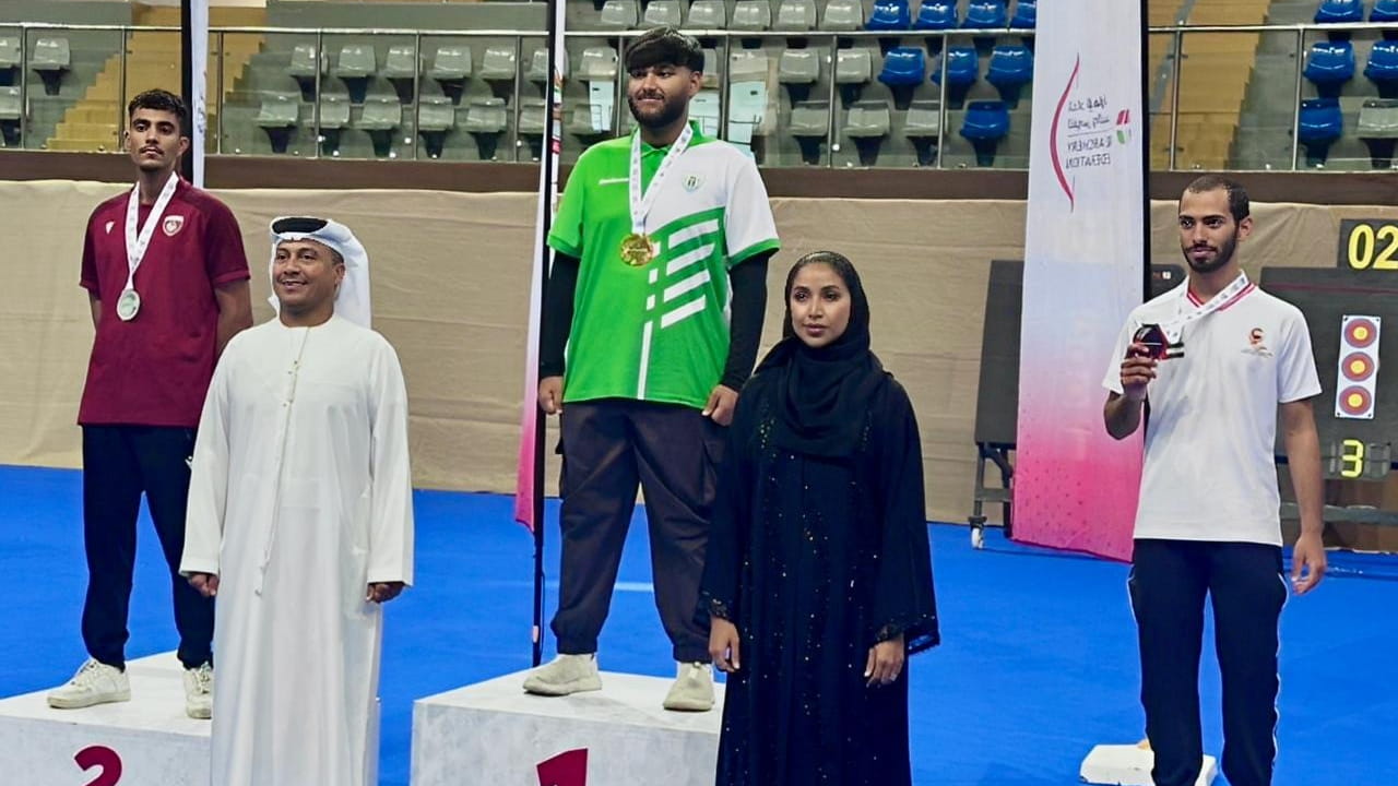 لاعب نادي دبا الحصن سعيد طمروق يحقق الذهبية في بطولة القوس والسهم 
