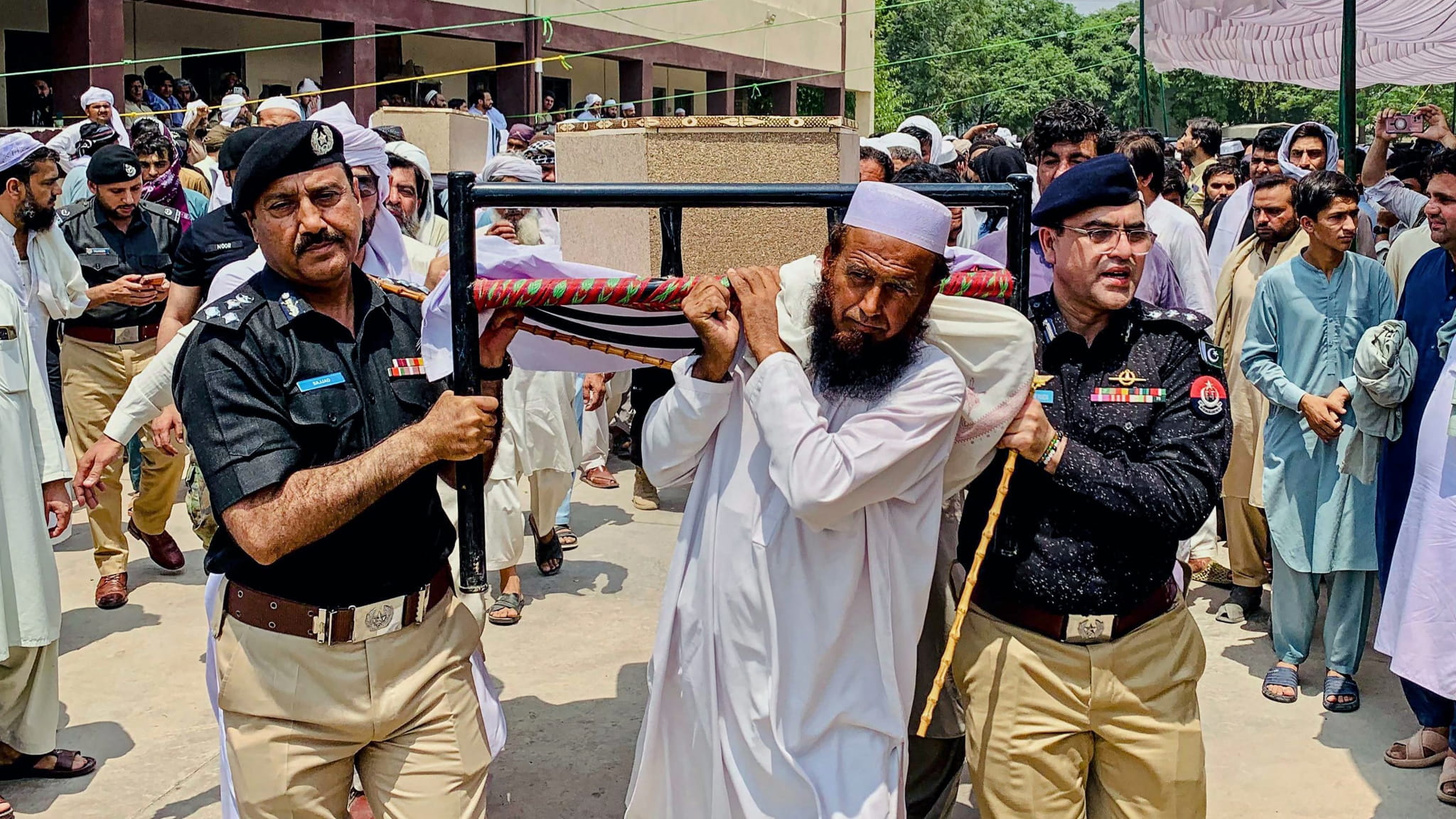 Suicide bombing in Pakistan kills 7, injures 20