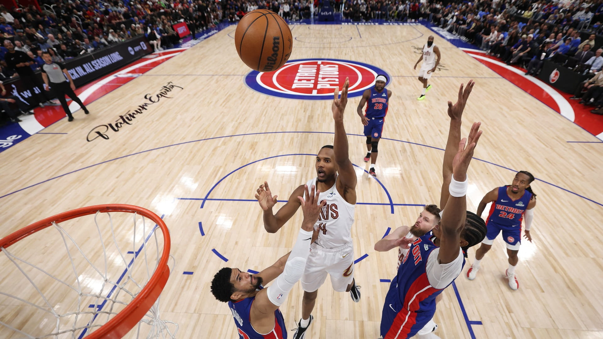 صورة بعنوان: كليفلاند يتقدم على ديترويت بنصف نهائي المنطقة الشرقية في الـNBA 