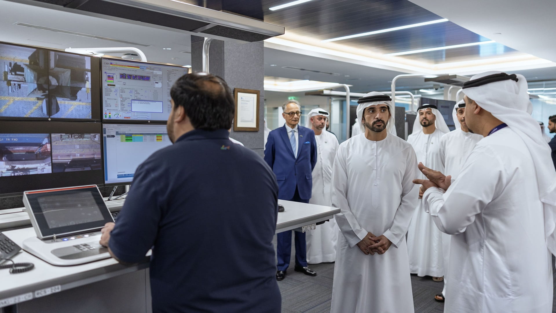 Hamdan bin Mohammed reviews operations at Jebel Ali Port 