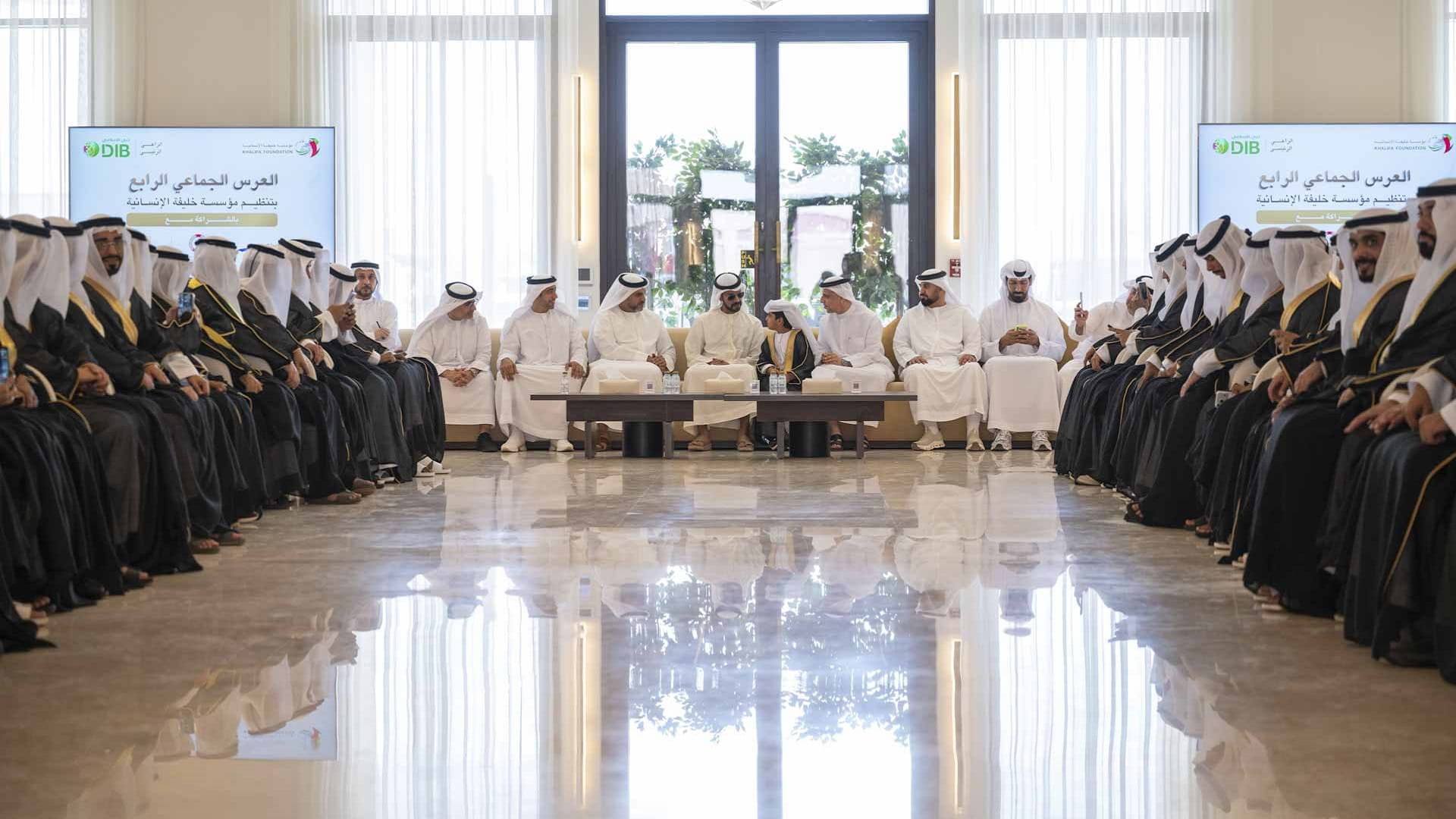 خليفة بن طحنون بن محمد يشهد العرس الجماعي لـ619 عريساً 